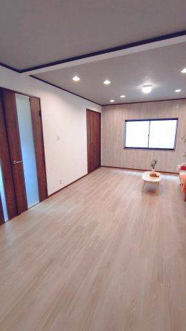 東大阪市御厨栄町2丁目　中古戸建の居間・リビング