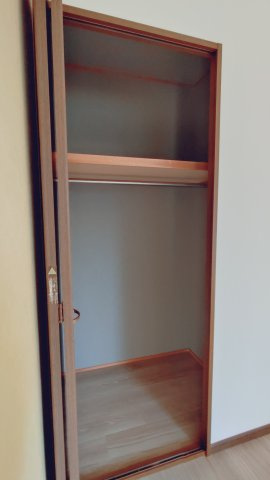 東大阪市御厨栄町2丁目　中古戸建の収納|寝室