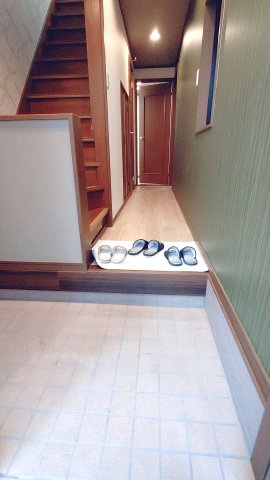 東大阪市御厨栄町2丁目　中古戸建の玄関