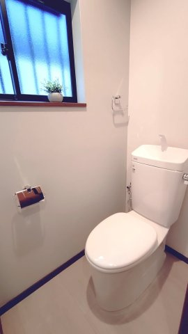 東大阪市御厨栄町2丁目　中古戸建のトイレ