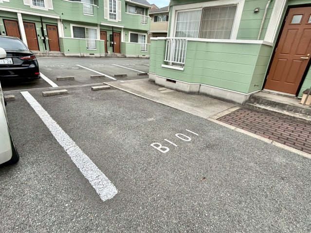 エスポワールⅡの駐車場