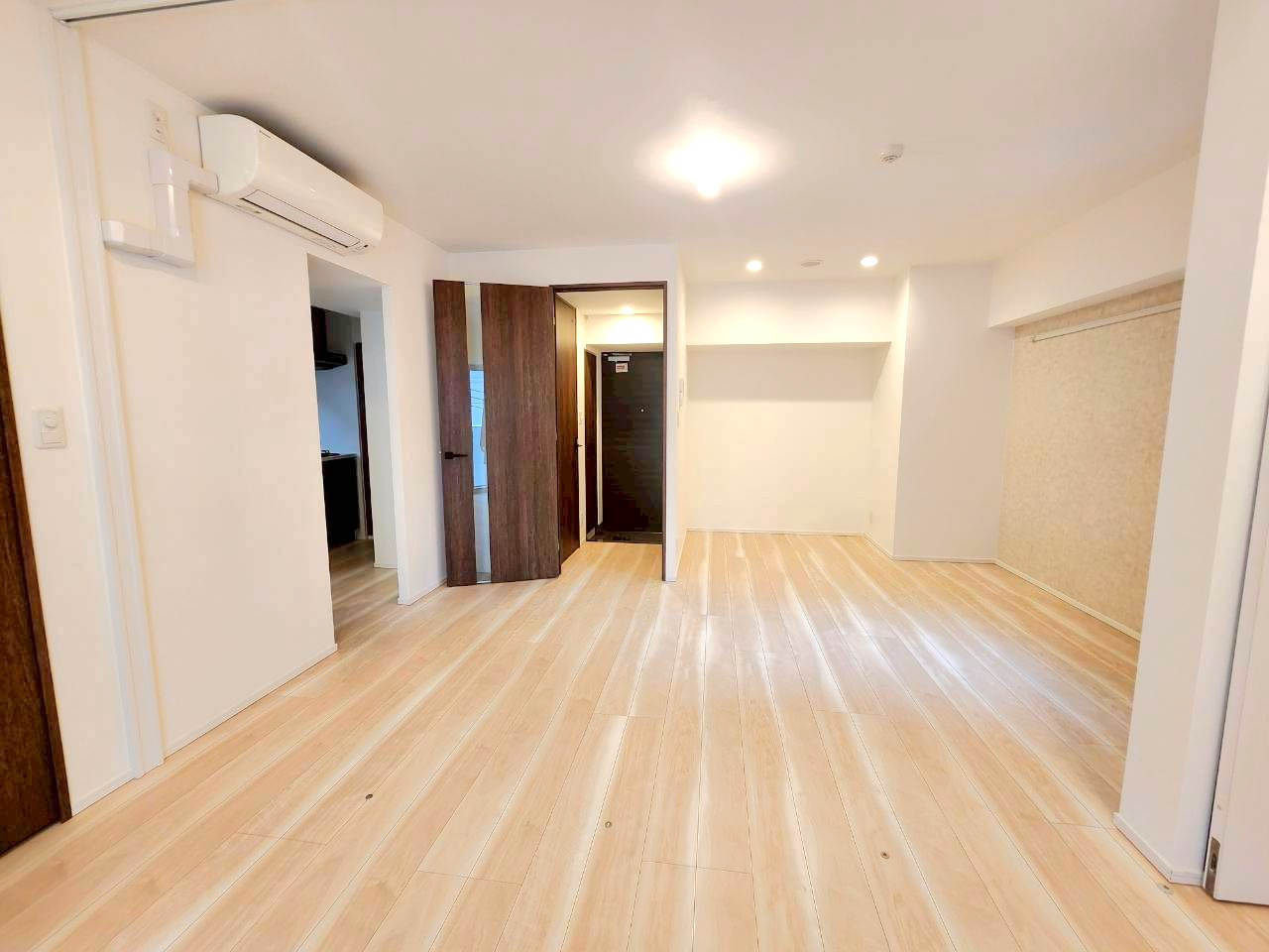 【居間・リビング】