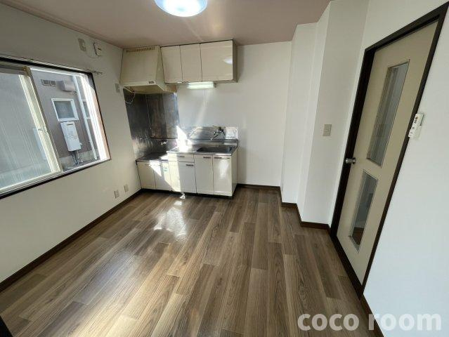 フレグランスにしがたBの居間・リビング