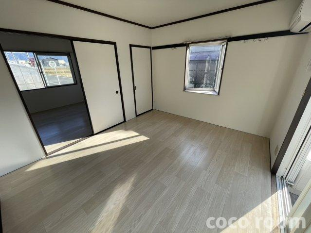 フレグランスにしがたBの居間・リビング