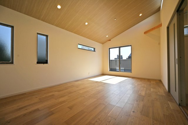 グランエスポワール中野北【全19区画】の居間・リビング|家具の配置がしやすい形状のリビングは、実生活をイメージしやすいのがうれしいですね。お気に入りの家具でコーディネイトを楽しめます。