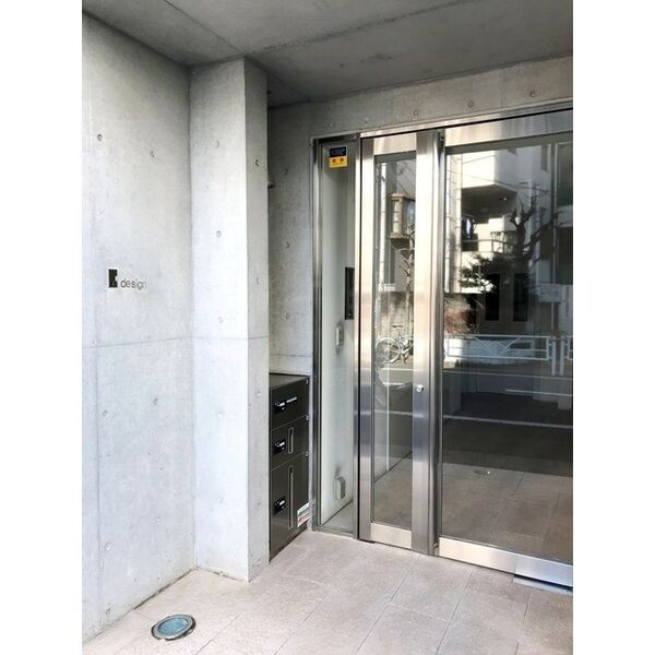 シルバラード6designのエントランス