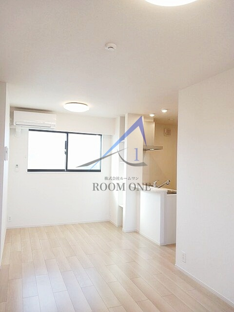 ルナ・クレインの居間・リビング|洋室のお部屋です。