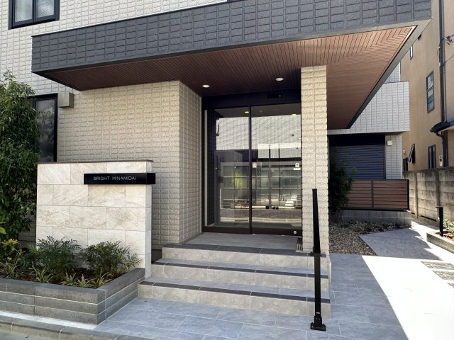 ブライト南台のエントランス