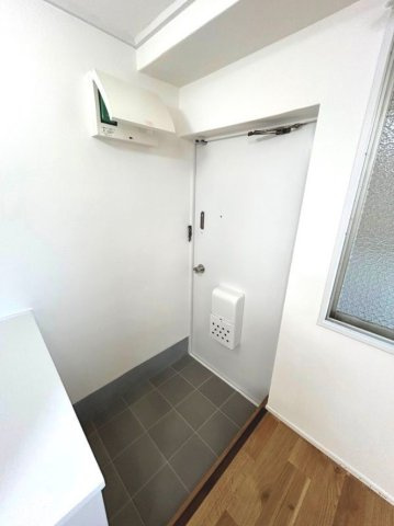 ジョイムビルの玄関