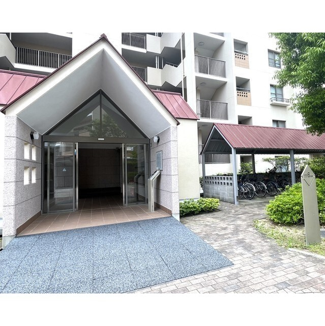 西神南ヒルズ6番館のエントランス