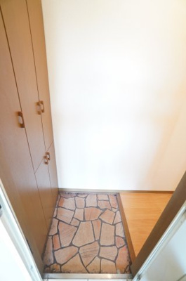 【玄関】 | ラフィネート葛城 | ※同物件・反転タイプの写真です。