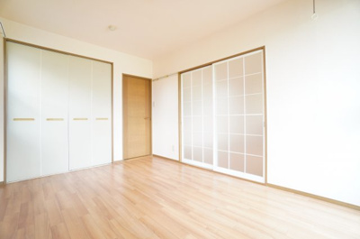 【洋室】 | ラフィネート葛城 | ※同物件・反転タイプの写真です。