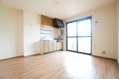 【居間・リビング】 | ラフィネート葛城 | ※同物件・反転タイプの写真です。