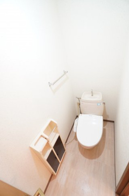 【トイレ】 | ラフィネート葛城 | ※同物件・反転タイプの写真です。