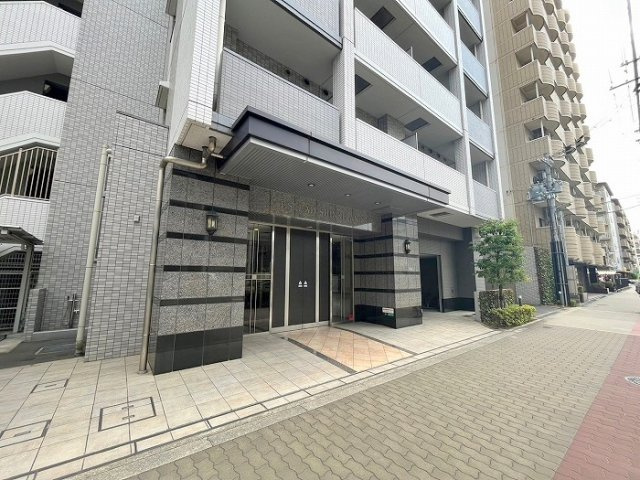 エスリード新北野のエントランス