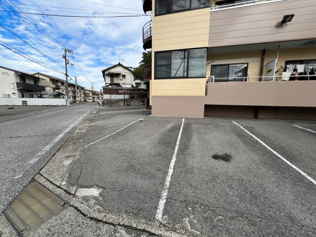パパ・ド・ポーラスターの駐車場