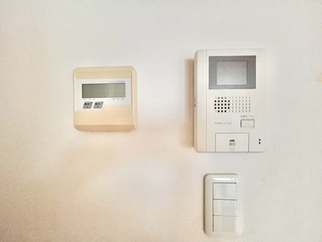 豊島区目白5丁目　中古戸建の防犯設備|来客時に便利な、モニター付きインターホン。

現地ご見学希望・資料請求などお気軽にお問い合わせ下さい！
03-5990-5201