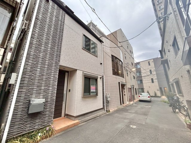 豊島区目白5丁目　中古戸建の前面道路含む現地写真|現地写真

現地ご見学希望・資料請求などお気軽にお問い合わせ下さい！
03-5990-5201