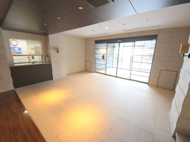 生駒市北新町の賃貸マンションのロビー