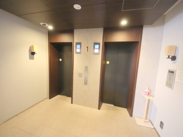 生駒市北新町の賃貸マンションのロビー