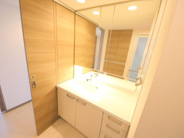 生駒市北新町の賃貸マンションの洗面所