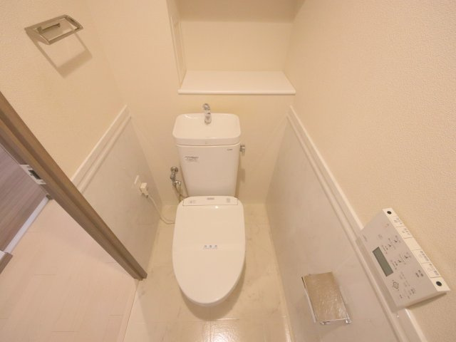 生駒市北新町の賃貸マンションのトイレ