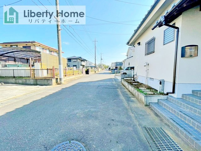 龍ケ崎市平台5丁目　中古戸建の前面道路含む現地写真
