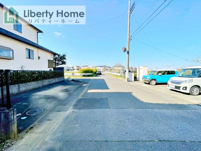 龍ケ崎市平台5丁目　中古戸建の前面道路含む現地写真