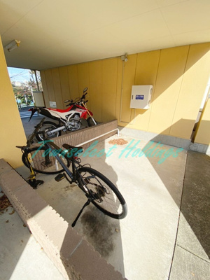 【その他共用部分】 | プラムツリーガーデン | 大事な自転車・バイクに嬉しい屋根付き駐輪場