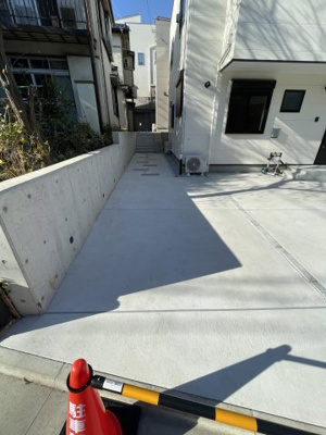 【駐車場】 | 前野町３丁目戸建て | 駐車場１台つき！