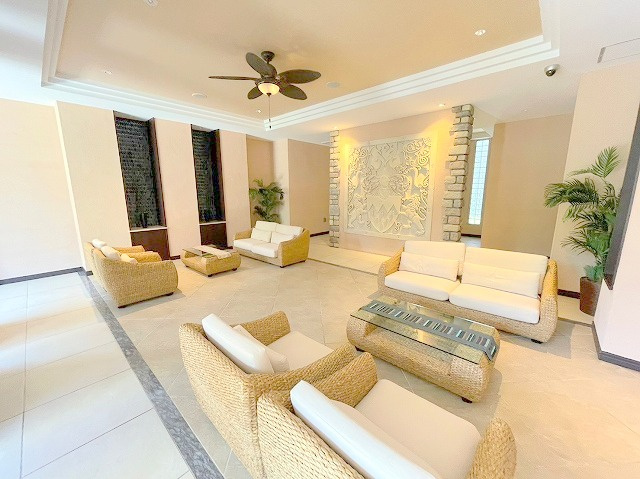 レオングラン新大阪レジデンスのロビー