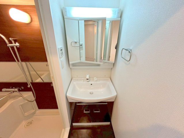 レオングラン新大阪レジデンスの洗面所