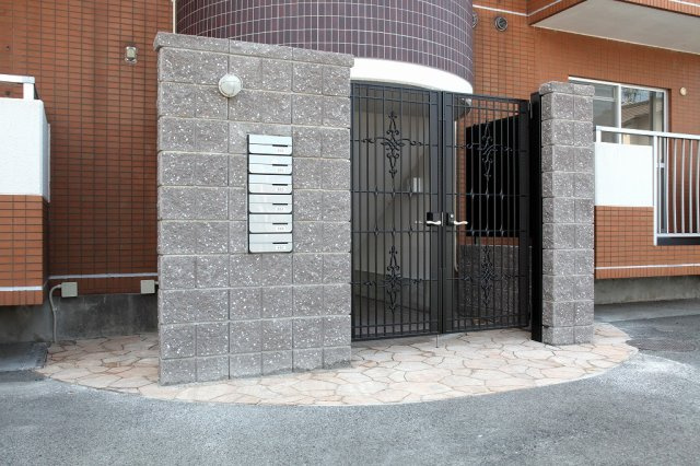 サンライフカトー（リノシス）のエントランス