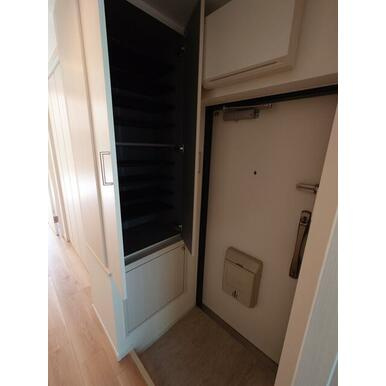 六義園第２コーポの玄関