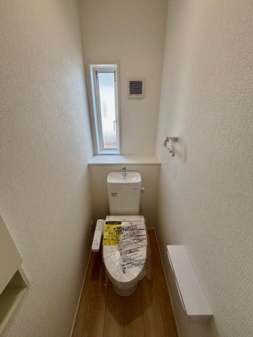 大牟田市唐船第2　2号棟のトイレ|窓付きのトイレはあかるくていいですね♪