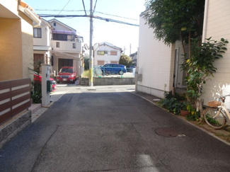 【前面道路含む現地写真】 | 川西市南花屋敷3丁目　中古一戸建て