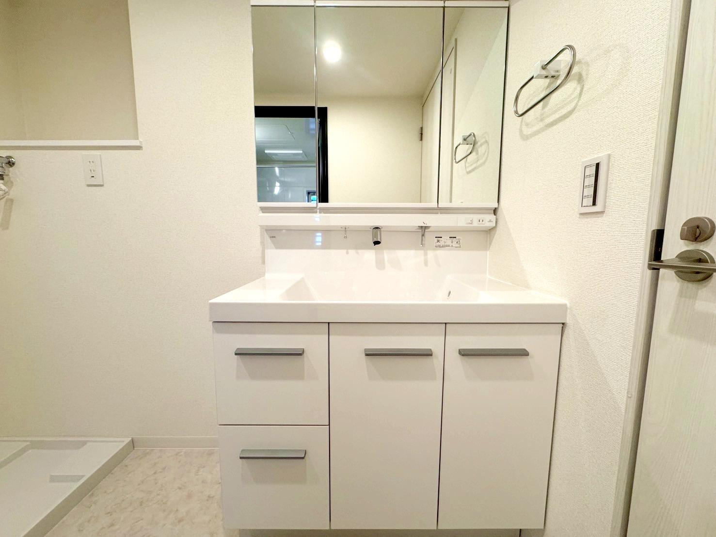 レーベンハイム西新井セレンティーネの独立洗面台