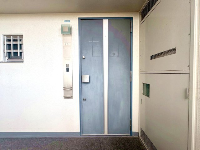 レーベンハイム西新井セレンティーネの玄関