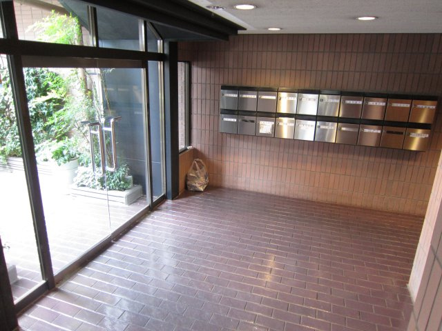 メゾンセレステのエントランス