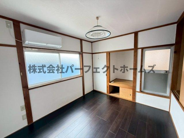 高倉1丁目テラスハウス　賃貸の洋室|落ち着いた色調の洋室です