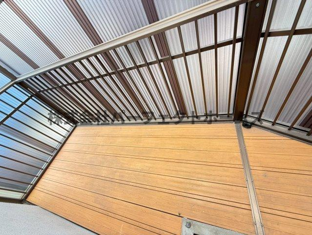 高倉1丁目テラスハウス　賃貸のバルコニー|広々としたバルコニーです