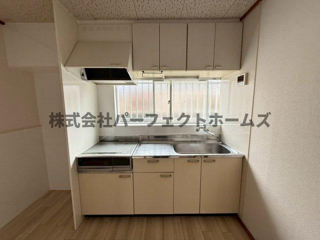 高倉1丁目テラスハウス　賃貸のキッチン|コンパクトなキッチンで掃除もラクラク