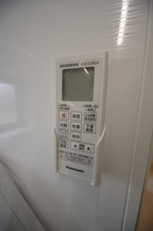 【冷暖房・空調設備】 | 【仲介手数料無料！！】日野市上田　新築戸建て（全5棟）5号棟　5280万円 | 浴室暖房リモコン