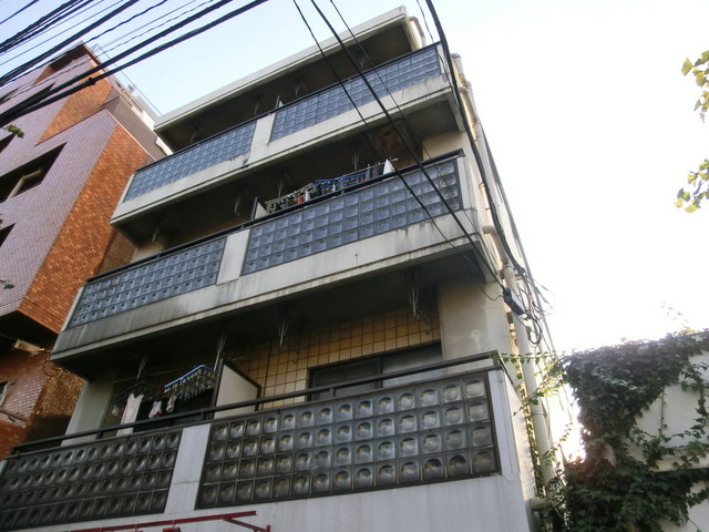 ＳＴビルのエントランス|鉄筋コンクリート造のマンションです