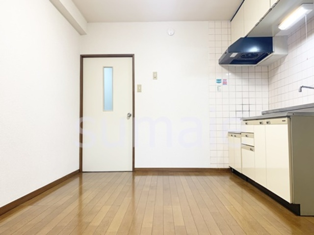 ＳＴビルの居間・リビング|広めのダイニングキッチン！