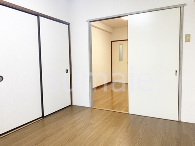 ＳＴビルの洋室|天井の高いお部屋です！