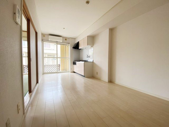 イリオス(コーポ)の居間・リビング