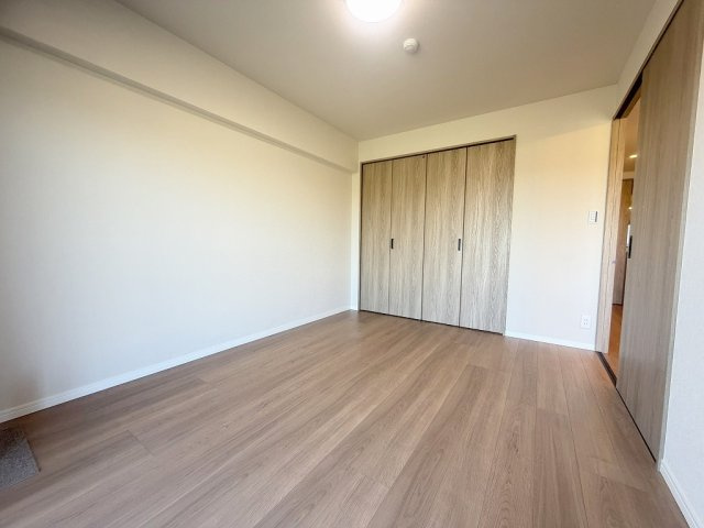 ライフペリエ三郷の洋室|クローゼットが付いた洋室・主寝室としていかがでしょう