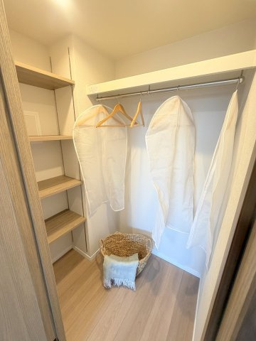 ライフペリエ三郷の収納|大切な衣類を収納できるクローゼット完備