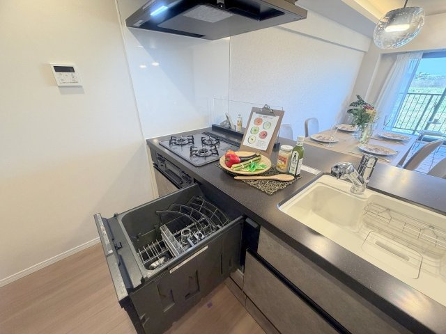 ライフペリエ三郷のキッチン|家事の時短につながる食洗機付きのキッチンです